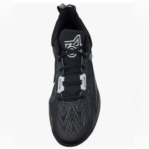 Youth Nike Gennis Immortality Basketball Sneakers Size 7Y
B2